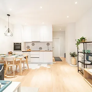 Edsam White Appartement